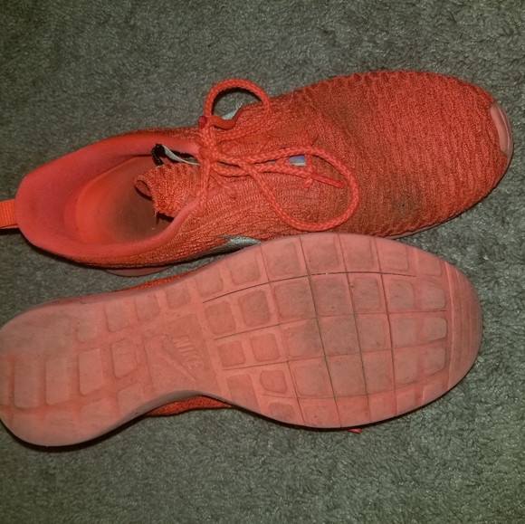 Nike - Picture 2 of 3